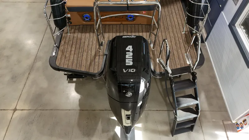Slide: The Image of Harris Grand Mariner 250 2026 - 9