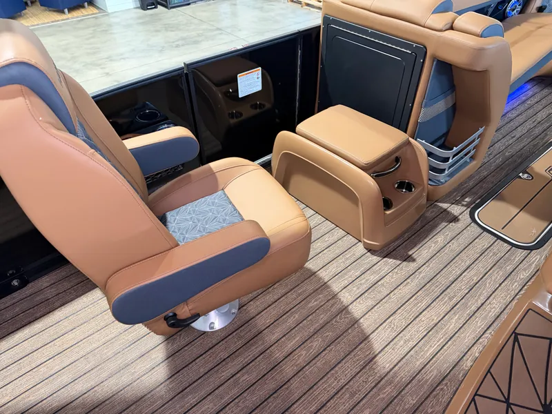 Slide: The Image of Harris Grand Mariner 250 2026 - 29