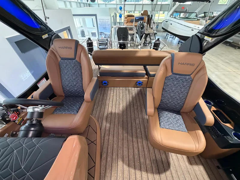 Slide: The Image of Harris Grand Mariner 250 2026 - 30