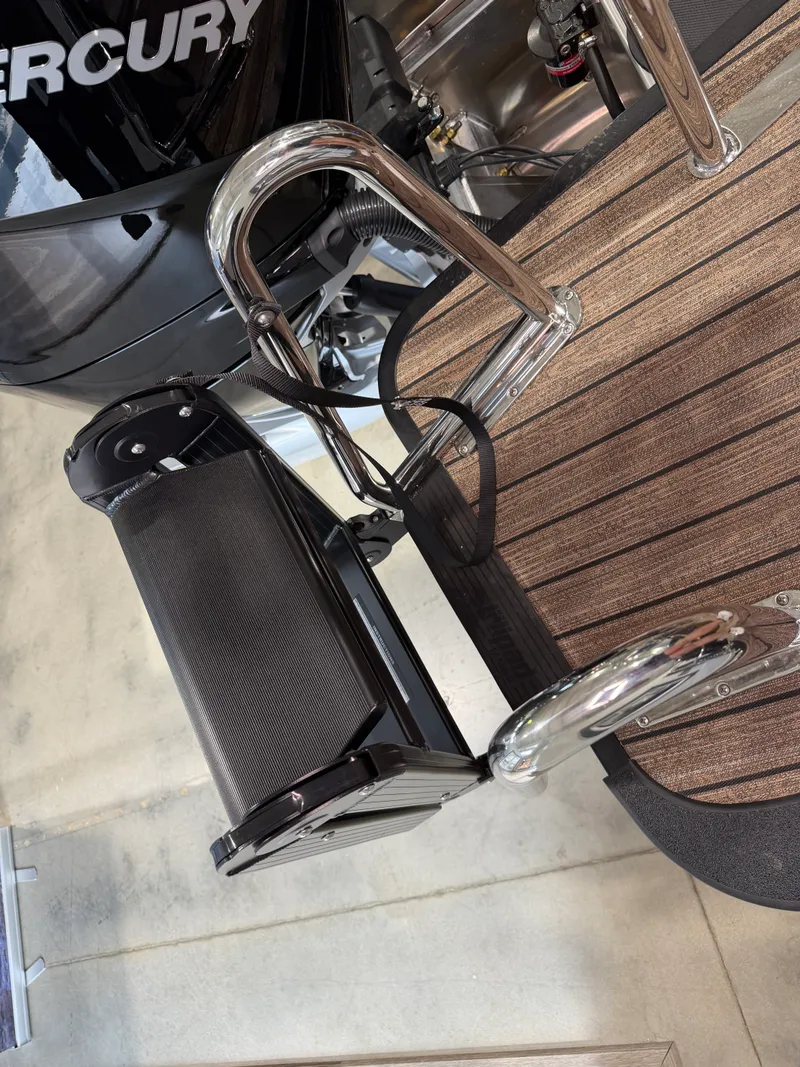 Slide: The Image of Harris Grand Mariner 250 2026 - 10