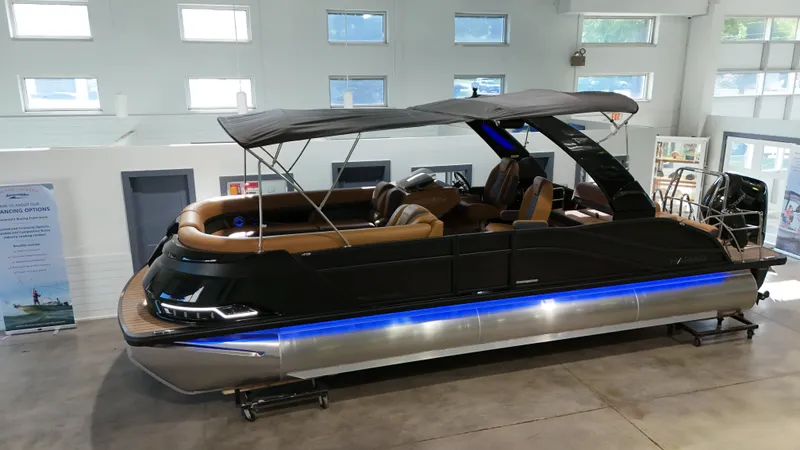 Slide: The Image of Harris Grand Mariner 250 2026 - 4