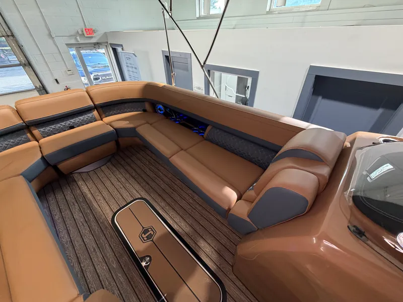 Slide: The Image of Harris Grand Mariner 250 2026 - 35