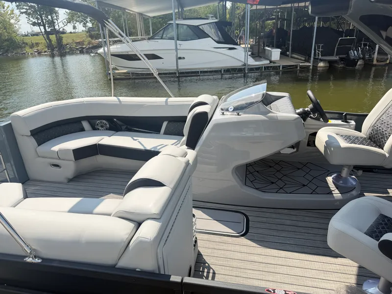 Slide: The Image of Harris 230 Grand Mariner 2026 - 25