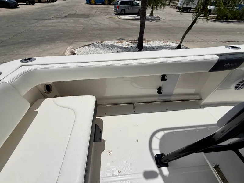 Slide: The Image of Robalo 222 EXPLORER 2024 - 10