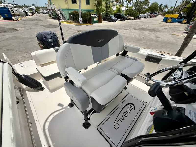 Slide: The Image of Robalo 222 EXPLORER 2024 - 13
