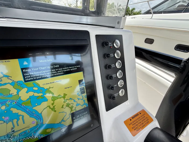 Slide: The Image of Robalo 222 EXPLORER 2024 - 17