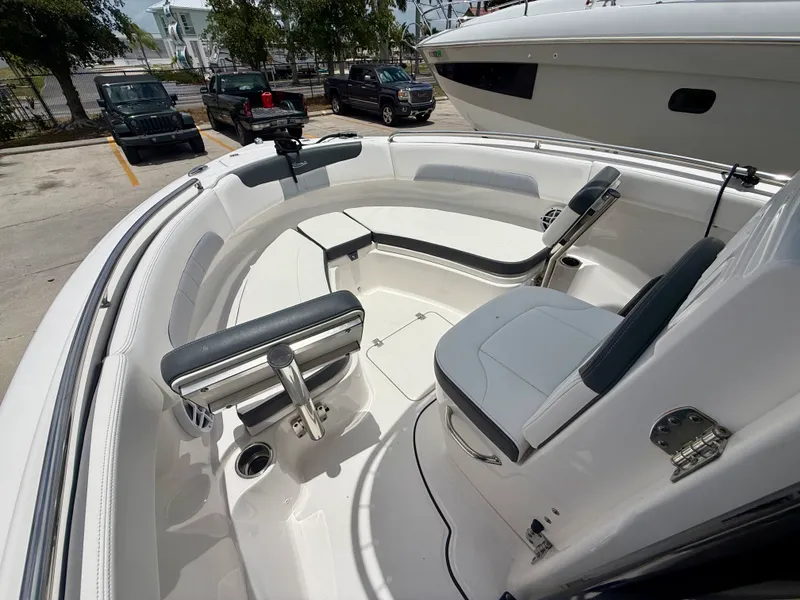 Slide: The Image of Robalo 222 EXPLORER 2024 - 22