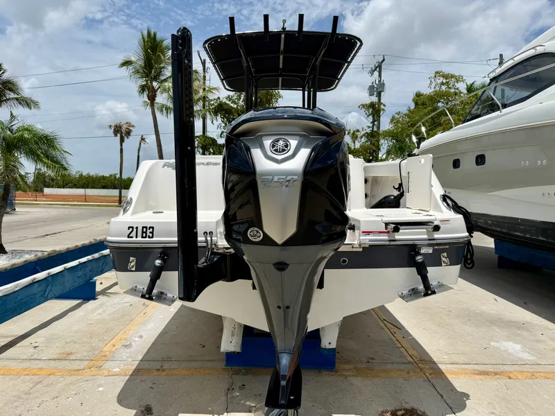 Slide: The Image of Robalo 222 EXPLORER 2024 - 34
