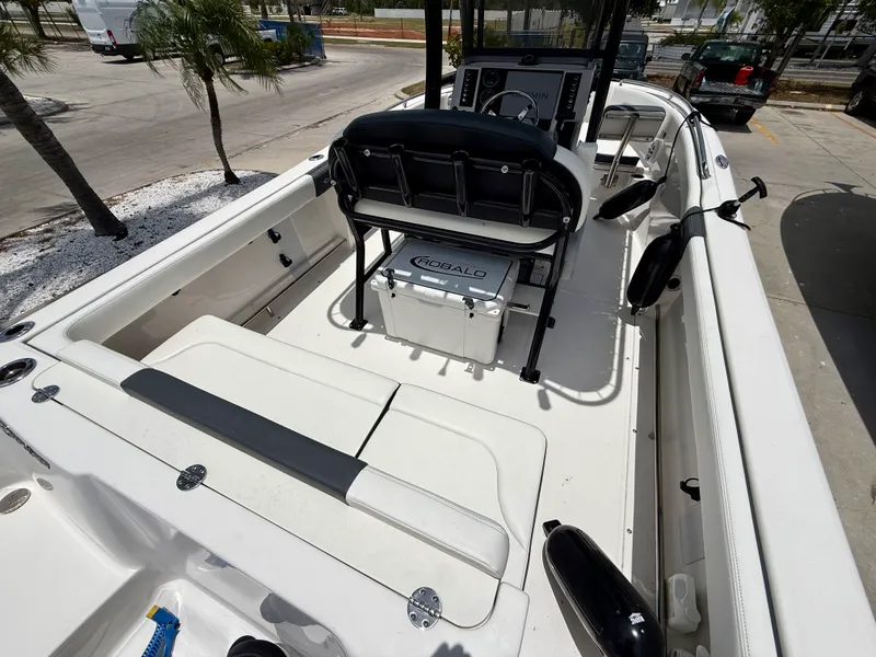 Slide: The Image of Robalo 222 EXPLORER 2024 - 8