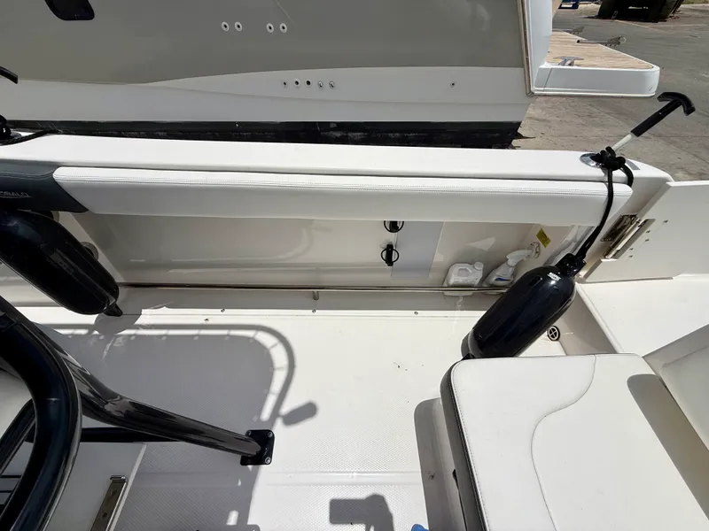 Slide: The Image of Robalo 222 EXPLORER 2024 - 9