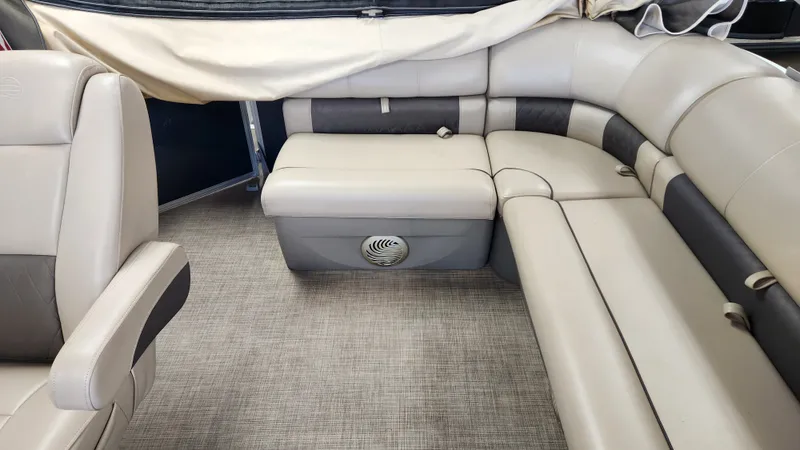 Slide: The Image of Tracker PARTY BARGE 20 DLX 2023 - 16