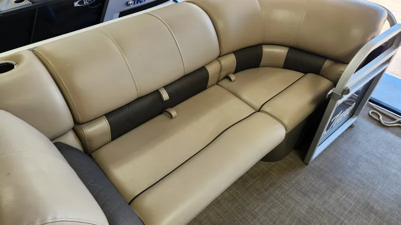 Slide: The Image of Tracker PARTY BARGE 20 DLX 2023 - 19