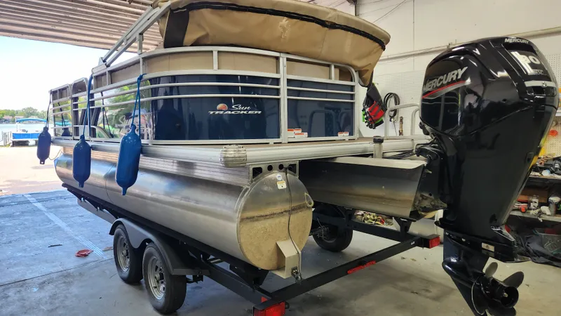 Slide: The Image of Tracker PARTY BARGE 20 DLX 2023 - 2