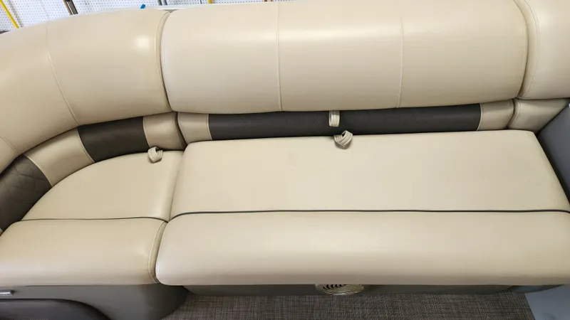 Slide: The Image of Tracker PARTY BARGE 20 DLX 2023 - 21