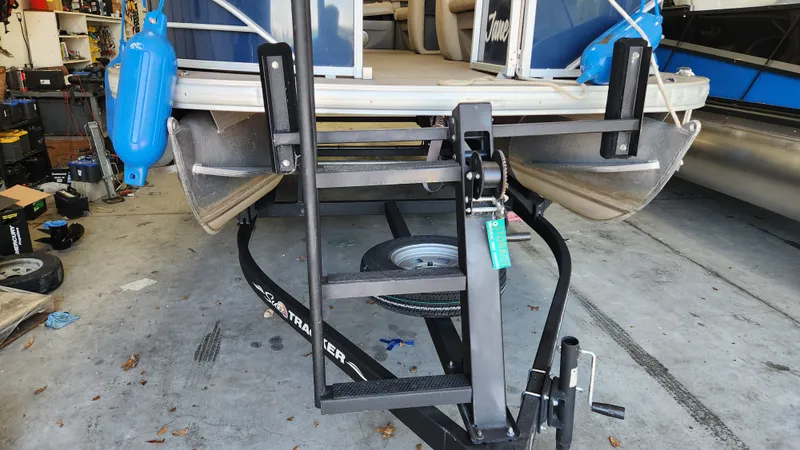 Slide: The Image of Tracker PARTY BARGE 20 DLX 2023 - 5
