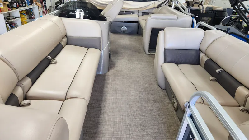 Slide: The Image of Tracker PARTY BARGE 20 DLX 2023 - 8