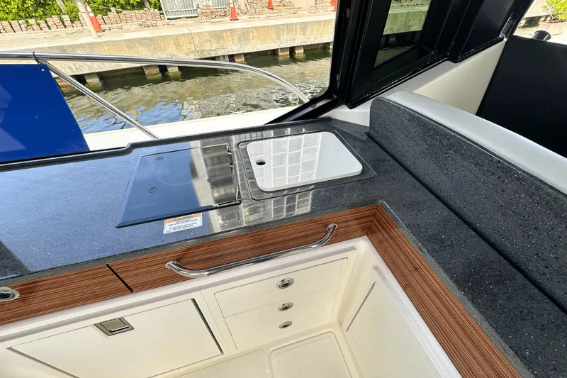 Slide: The Image of Boston Whaler 405 Conquest 2025 - 25