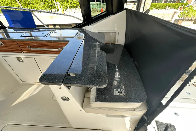 Slide: The Image of Boston Whaler 405 Conquest 2025 - 27