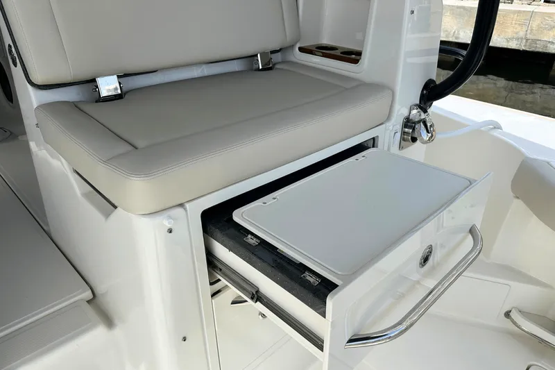 Slide: The Image of Boston Whaler 405 Conquest 2025 - 29