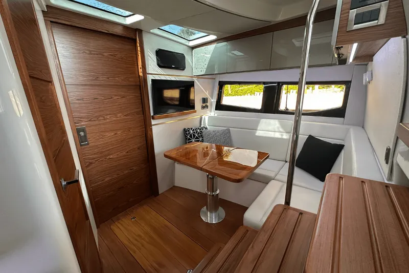 Slide: The Image of Boston Whaler 405 Conquest 2025 - 7