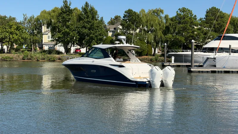 Slide: The Image of Sea Ray Sundancer 320 Outboard 2026 - 5