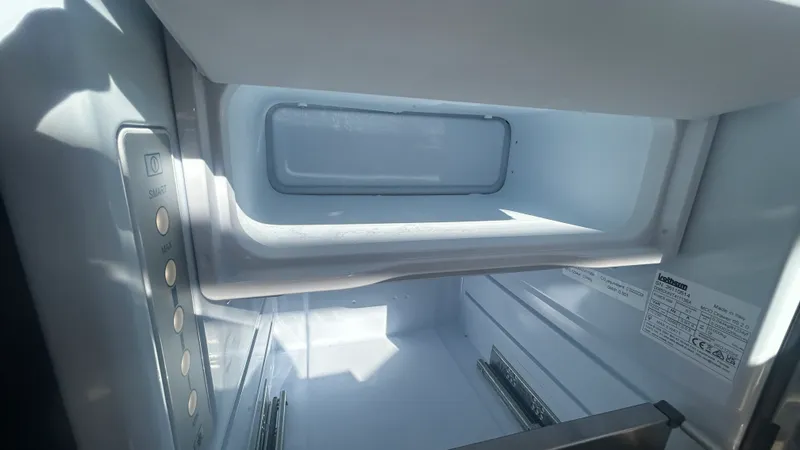 Slide: The Image of Sea Ray Sundancer 320 Outboard 2026 - 20