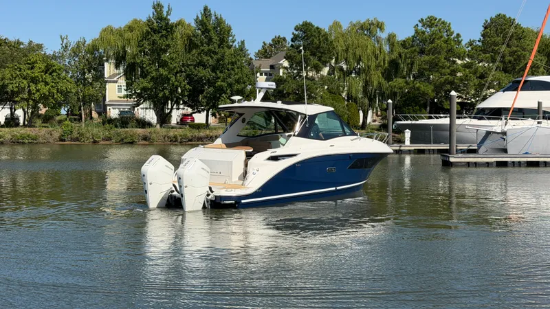 Slide: The Image of Sea Ray Sundancer 320 Outboard 2026 - 7