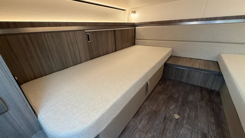 Slide: The Image of Sea Ray Sundancer 320 Outboard 2026 - 71