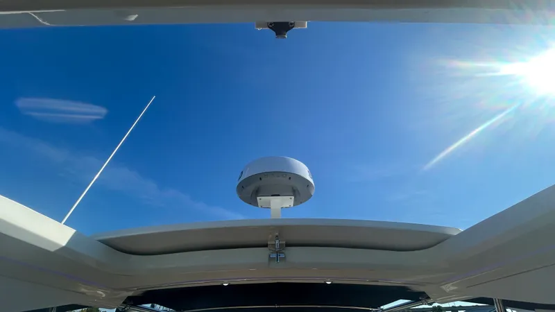 Slide: The Image of Sea Ray Sundancer 320 Outboard 2026 - 26