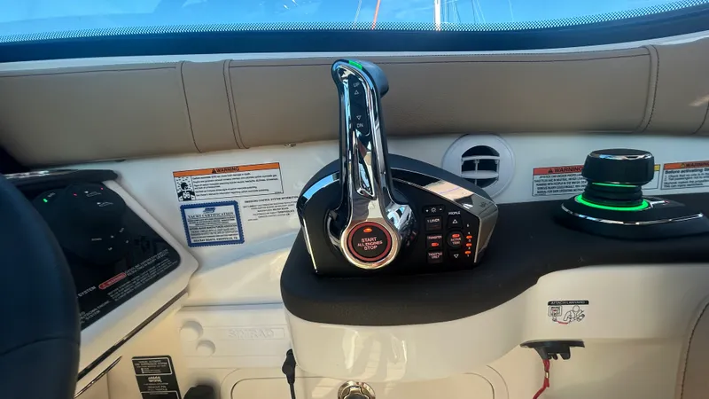 Slide: The Image of Sea Ray Sundancer 320 Outboard 2026 - 36