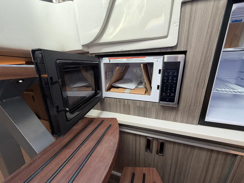 Slide: The Image of Sea Ray Sundancer 320 Outboard 2026 - 58