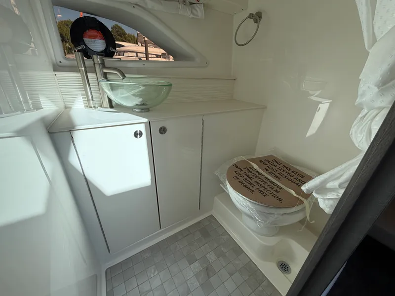Slide: The Image of Sea Ray Sundancer 320 Outboard 2026 - 73