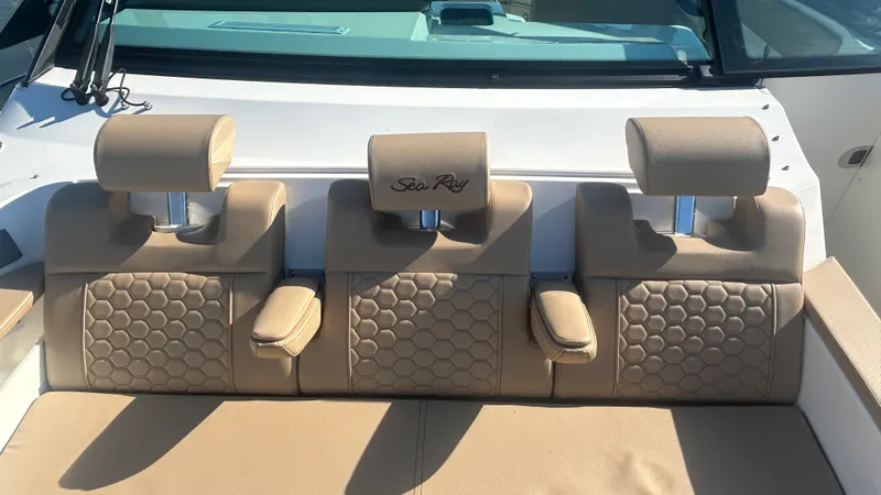 Slide: The Image of Sea Ray Sundancer 320 Outboard 2026 - 48