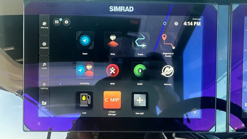 Slide: The Image of Sea Ray Sundancer 320 Outboard 2026 - 32