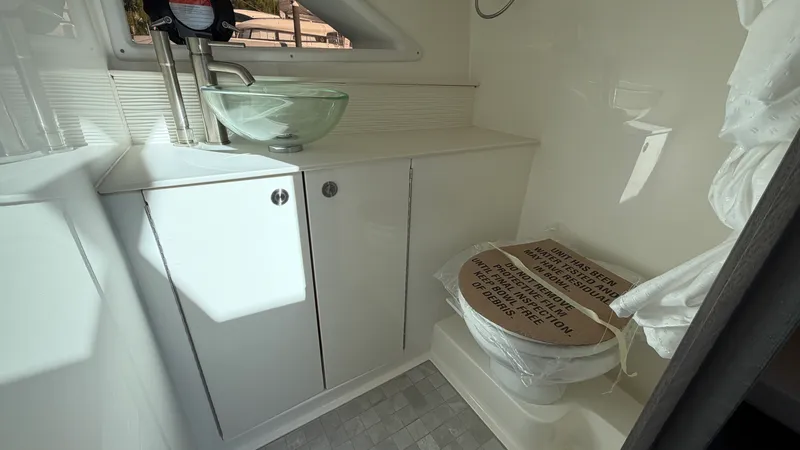 Slide: The Image of Sea Ray Sundancer 320 Outboard 2026 - 73