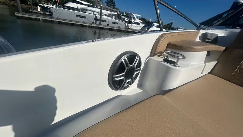 Slide: The Image of Sea Ray Sundancer 320 Outboard 2026 - 45