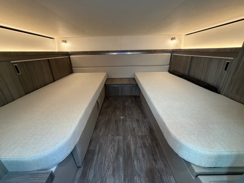 Slide: The Image of Sea Ray Sundancer 320 Outboard 2026 - 71