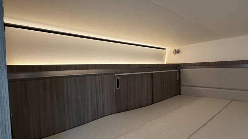Slide: The Image of Sea Ray Sundancer 320 Outboard 2026 - 65