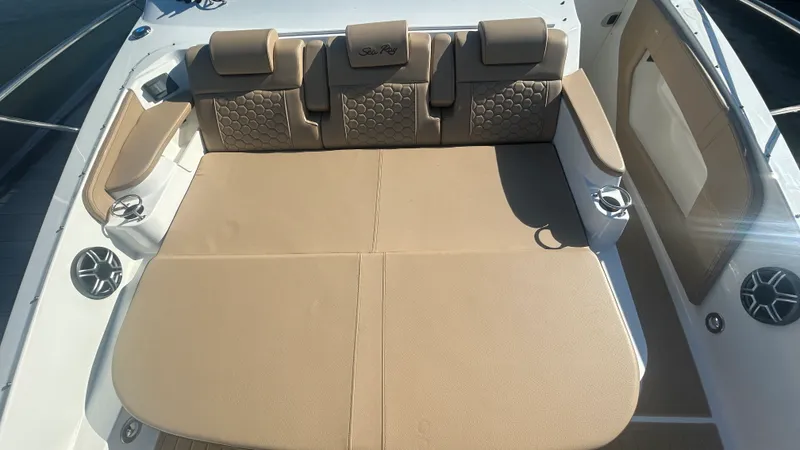 Slide: The Image of Sea Ray Sundancer 320 Outboard 2026 - 44