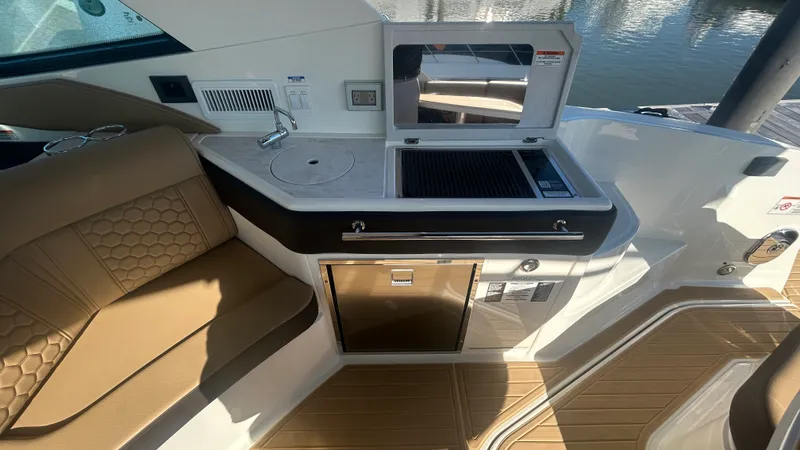 Slide: The Image of Sea Ray Sundancer 320 Outboard 2026 - 19