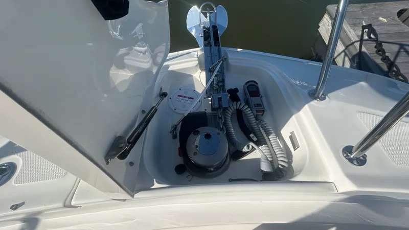 Slide: The Image of Sea Ray Sundancer 320 Outboard 2026 - 51