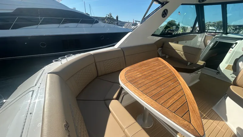Slide: The Image of Sea Ray Sundancer 320 Outboard 2026 - 13