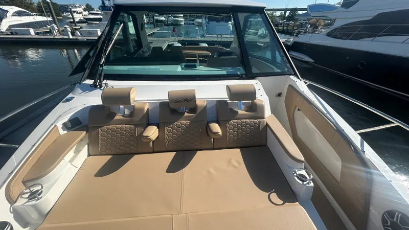 Slide: The Image of Sea Ray Sundancer 320 Outboard 2026 - 46