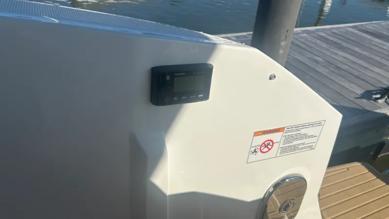 Slide: The Image of Sea Ray Sundancer 320 Outboard 2026 - 11