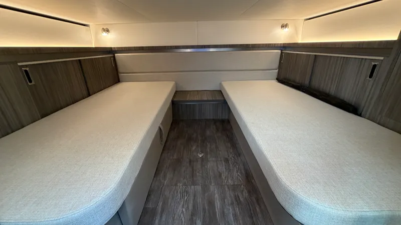 Slide: The Image of Sea Ray Sundancer 320 Outboard 2026 - 69