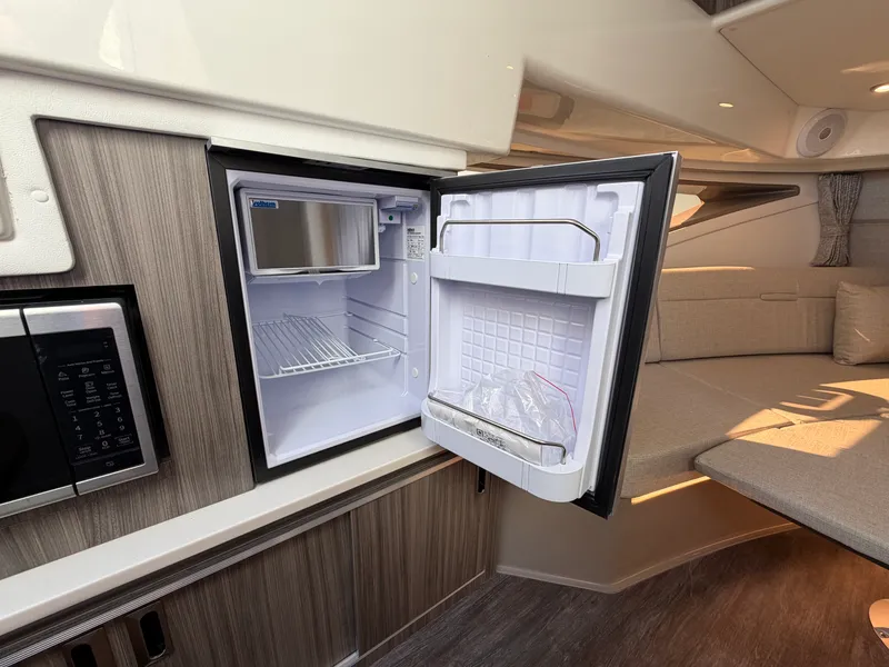 Slide: The Image of Sea Ray Sundancer 320 Outboard 2026 - 59