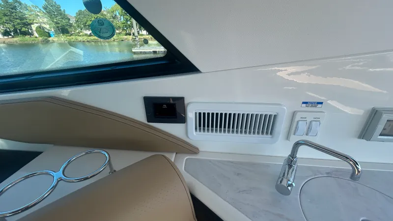 Slide: The Image of Sea Ray Sundancer 320 Outboard 2026 - 22