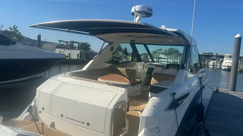 Slide: The Image of Sea Ray Sundancer 320 Outboard 2026 - 8