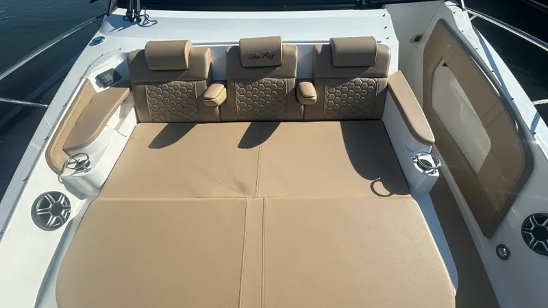 Slide: The Image of Sea Ray Sundancer 320 Outboard 2026 - 47