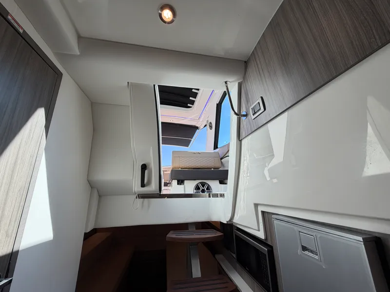 Slide: The Image of Sea Ray Sundancer 320 Outboard 2026 - 74